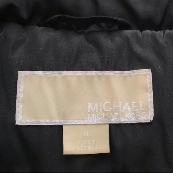 Women Winter jacket MK logo zipper pull, pocket snaps and metallic arm charm. - Picture 3 of 4